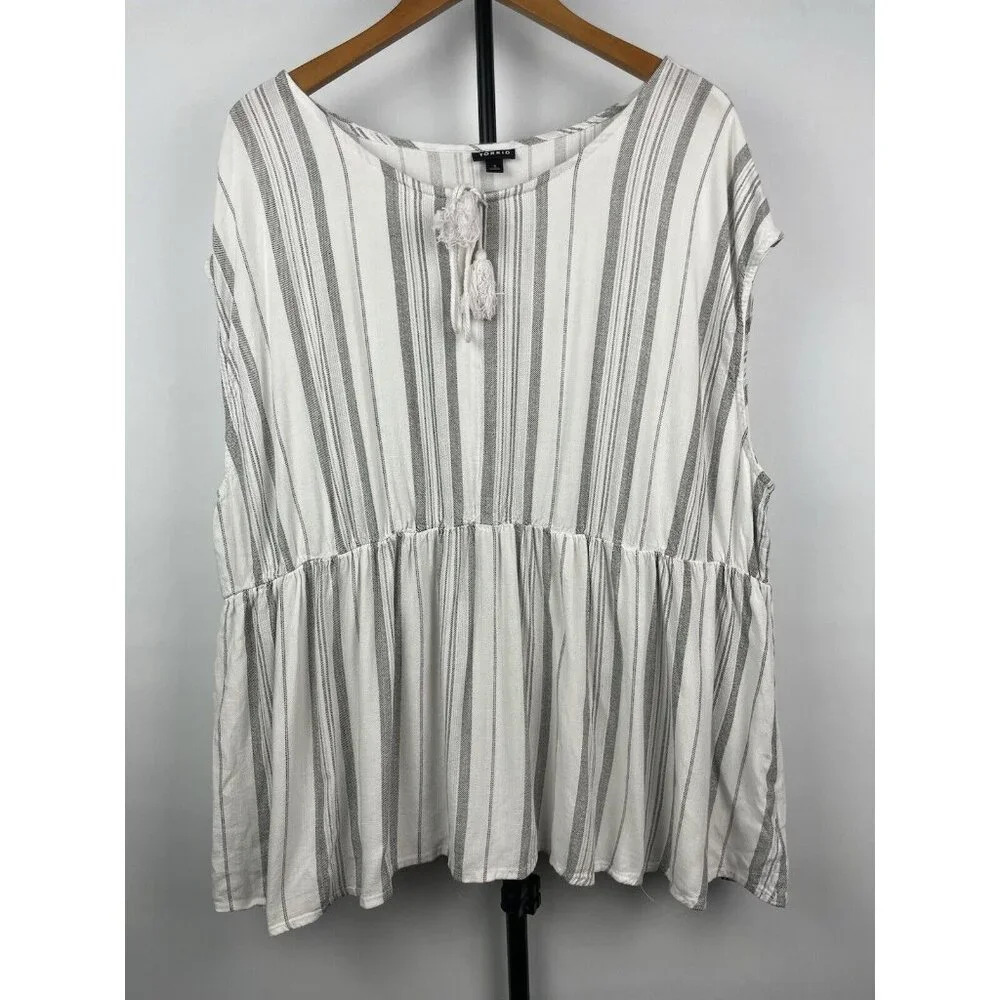 Torrid White Gray‎ Stripe Dolman Tassel Split Neck Rayon Peplum Top Size 3X